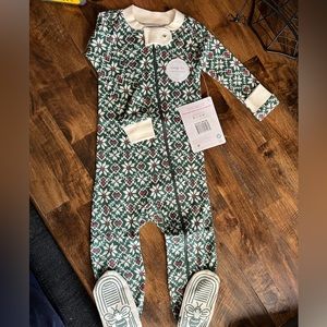 Burt’s bees organic cotton Christmas onesie. , size 6-9 months